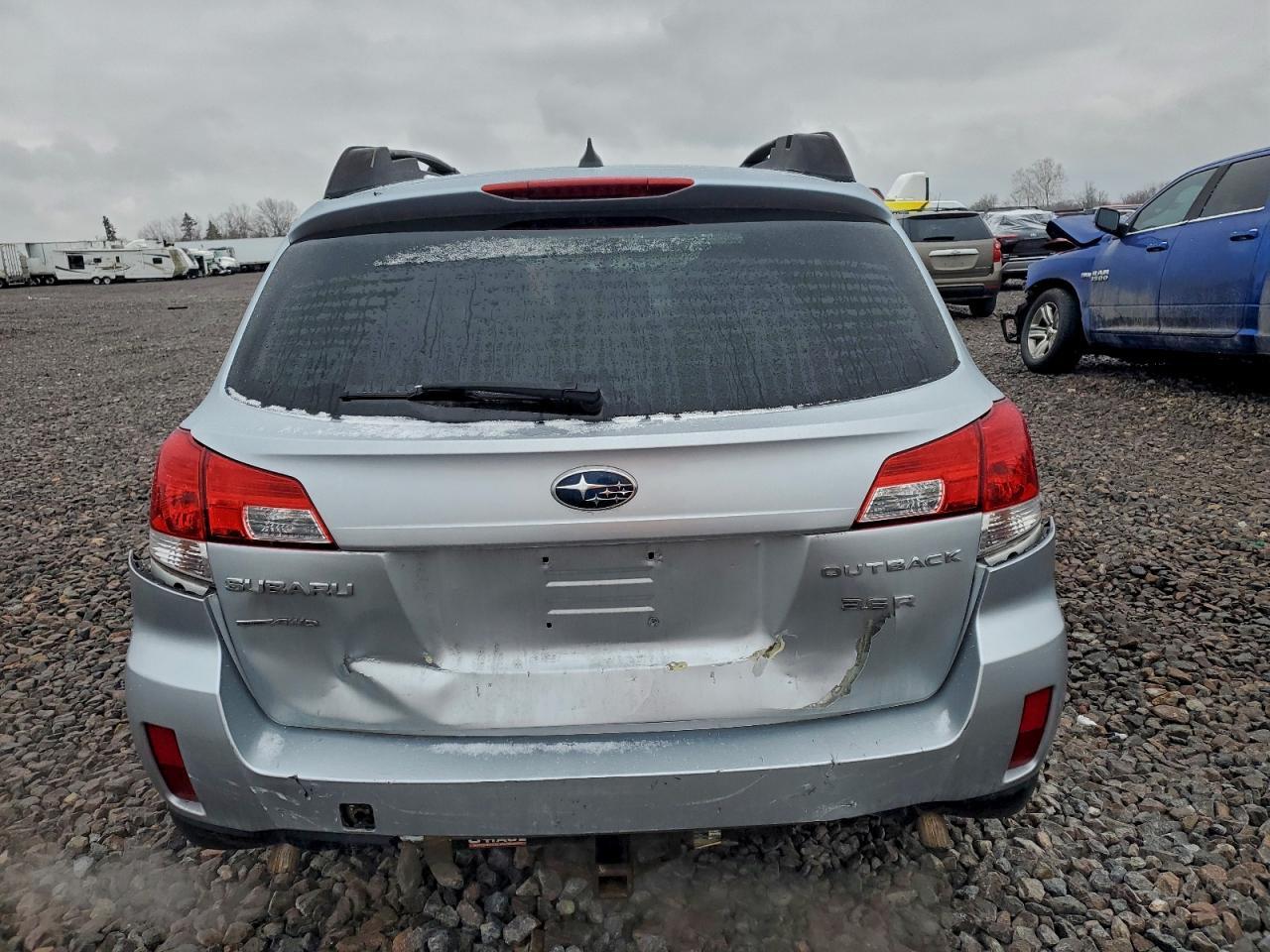 2013 Subaru Outback 3.6R Limited - Image 6