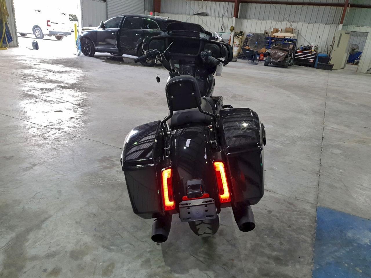 2025 Harley-Davidson Flhx - Фото 4