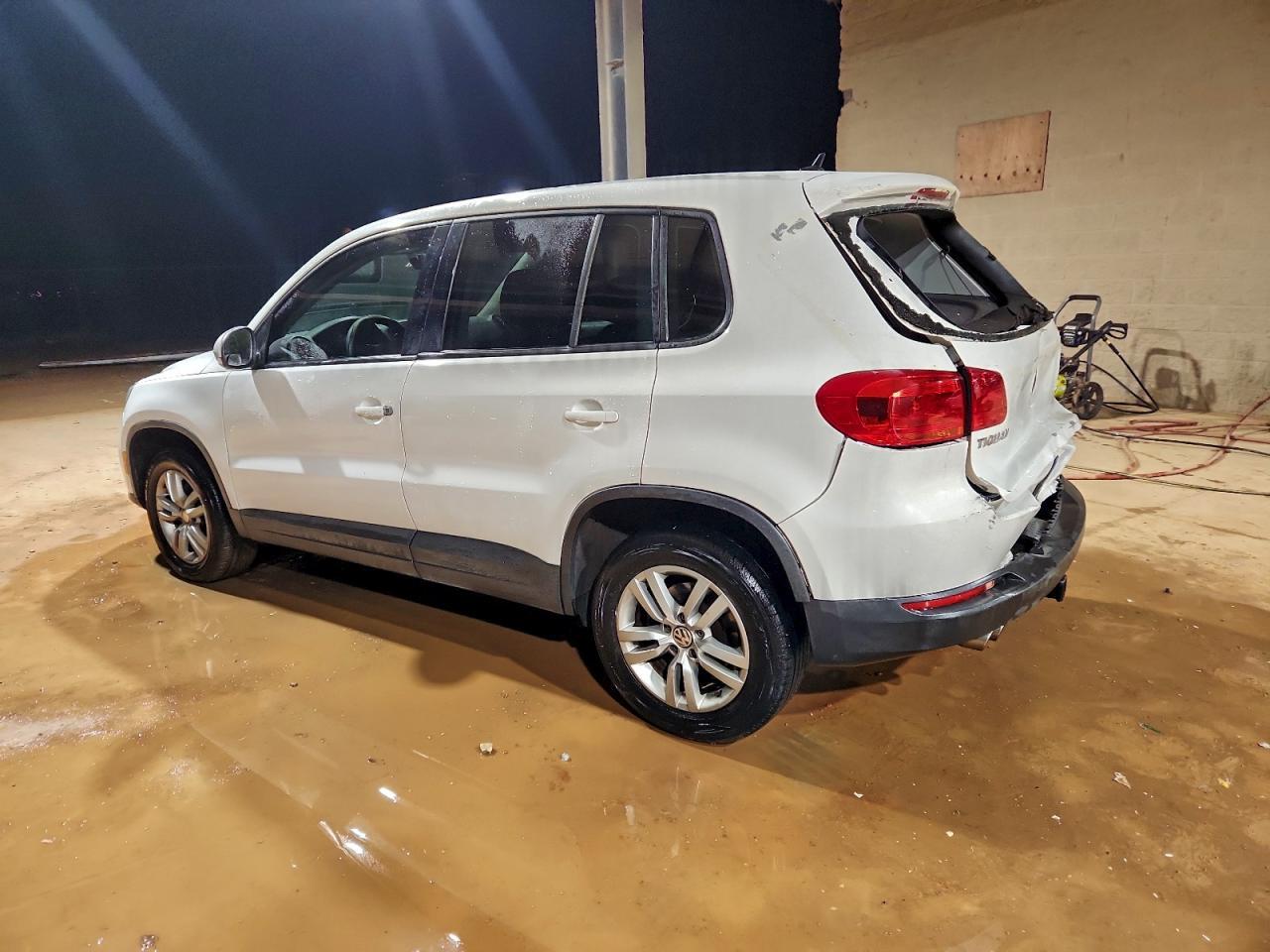 2014 Volkswagen Tiguan S - Фото 2