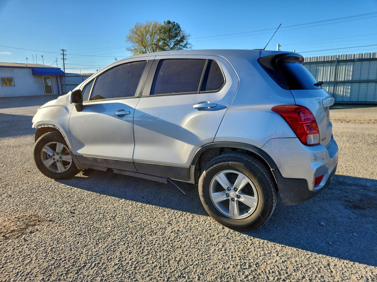 2022 Chevrolet Trax Ls - Фото 2