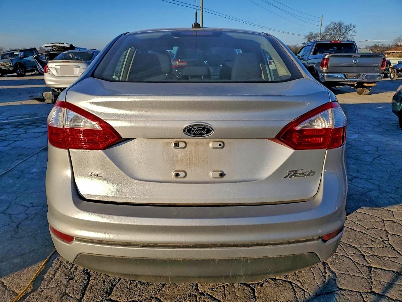 2014 Ford Fiesta Se - Фото 6