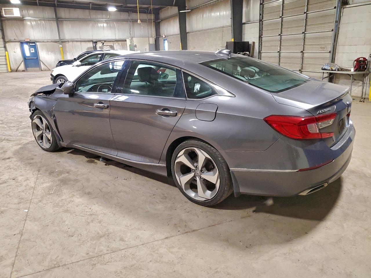 2018 Honda Accord Touring - Фото 2