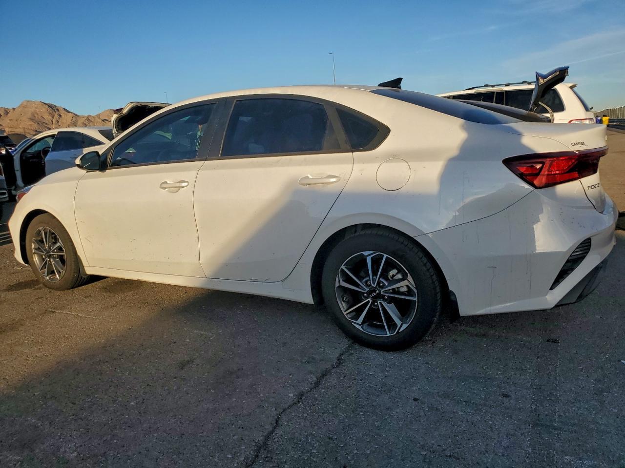 2023 Kia Forte Lx - Фото 2