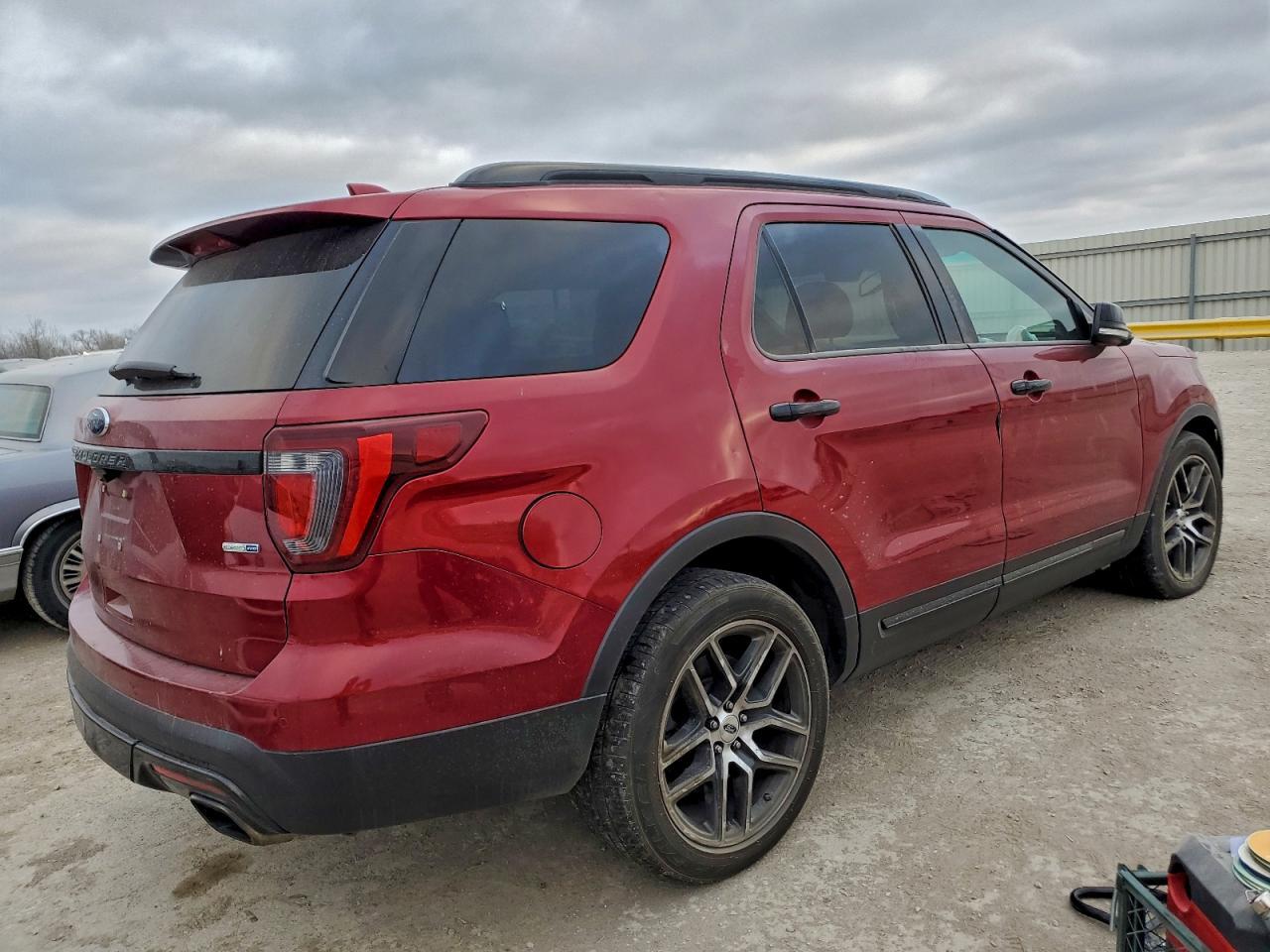 2016 Ford Explorer Sport - Фото 3