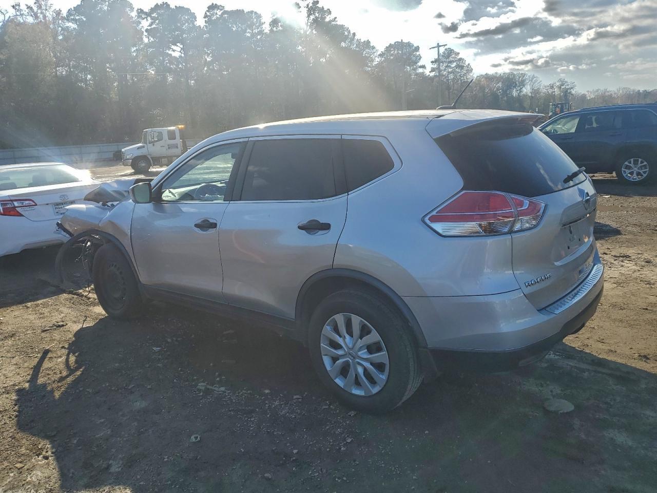 2016 Nissan Rogue S - Фото 2