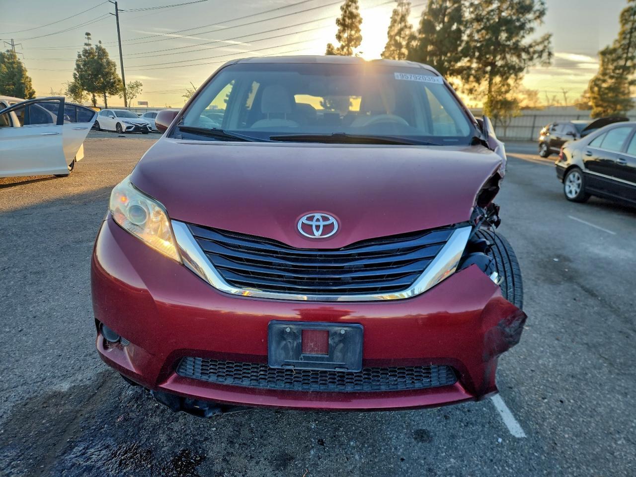 2013 Toyota Sienna Le - Фото 5