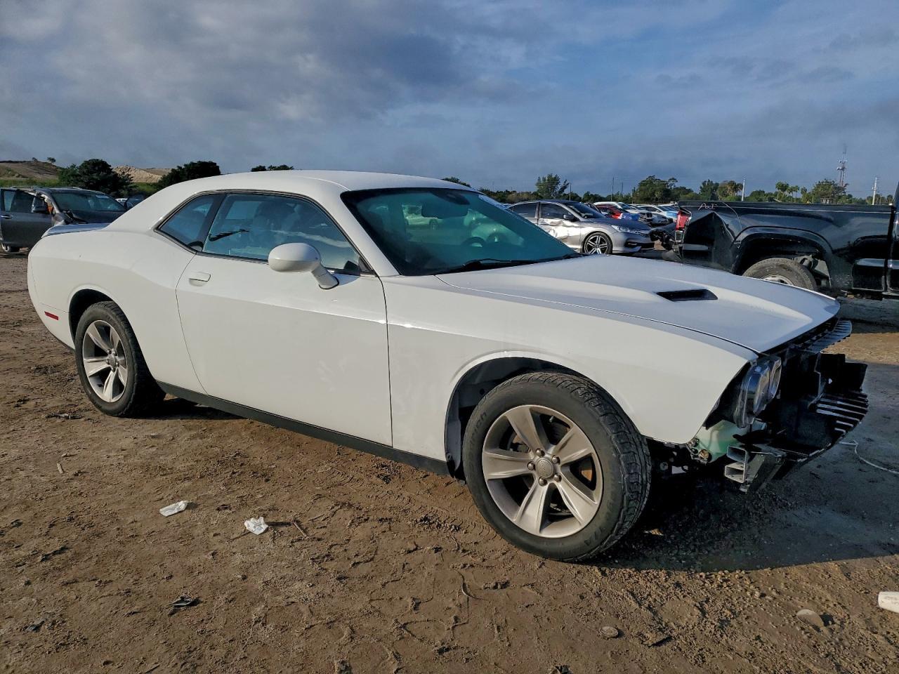 2019 Dodge Challenger Sxt - Image 4