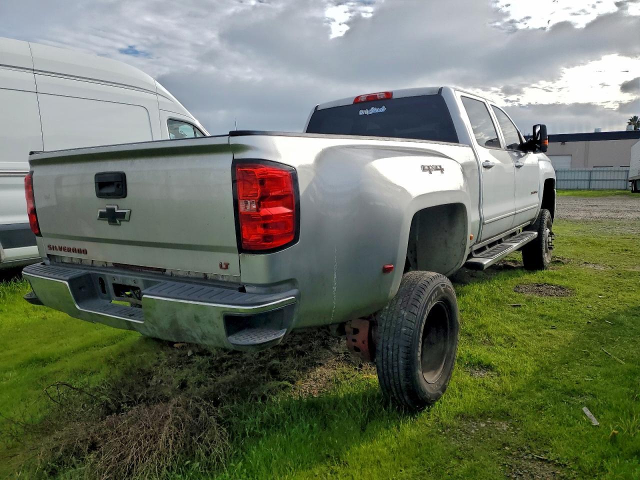 2016 Chevrolet Silverado K3500 Lt - Image 3