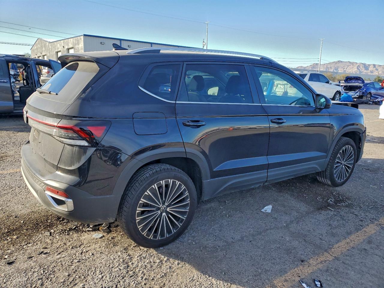 2025 Volkswagen Taos Se - Image 3