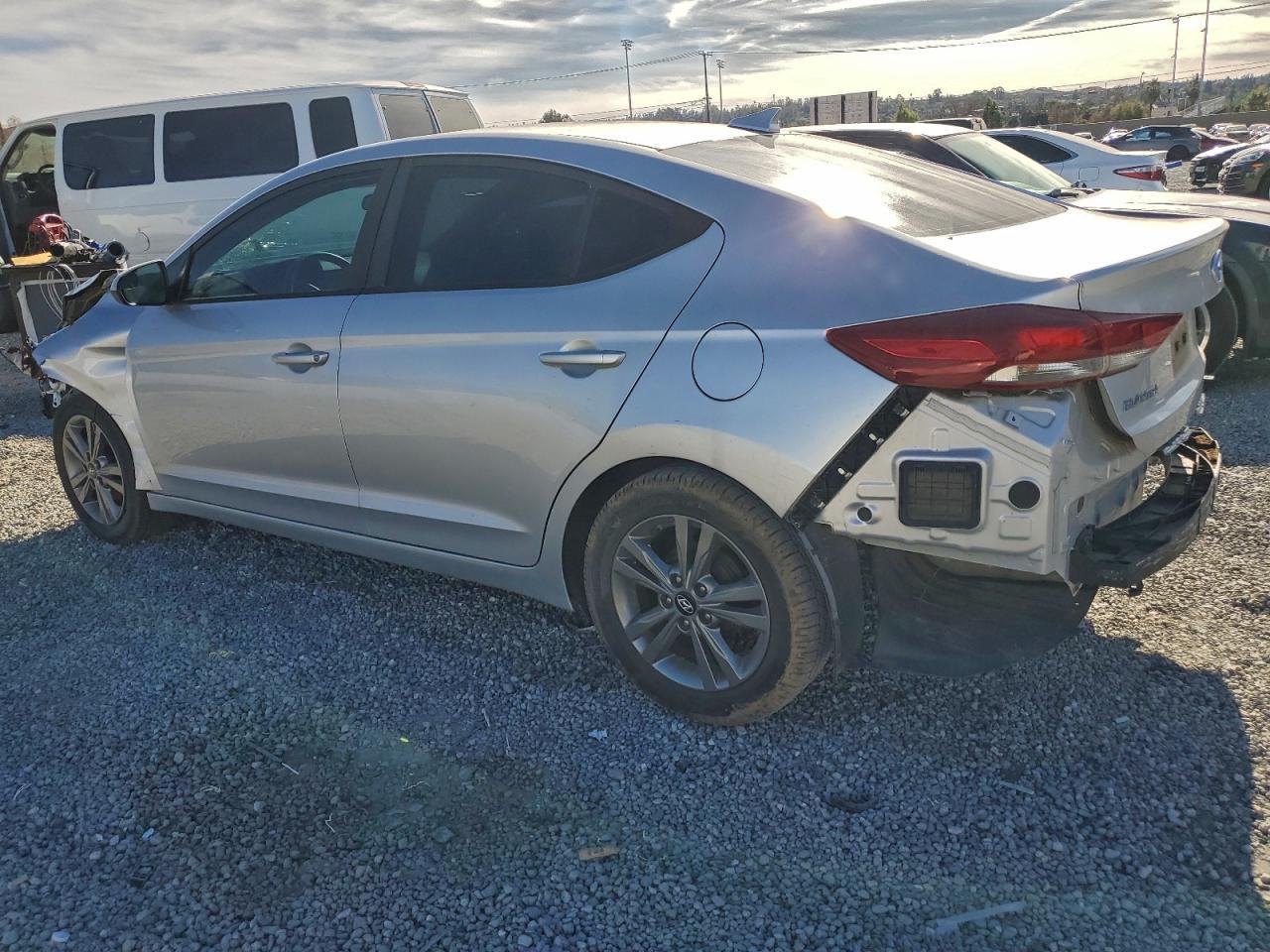 2017 Hyundai Elantra Se - Image 2