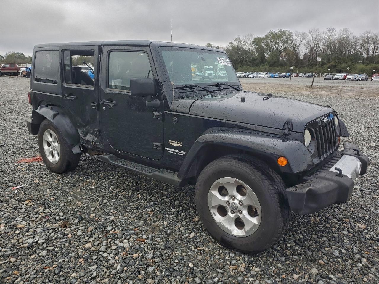 2013 Jeep Wrangler Unlimited Sahara - Image 4