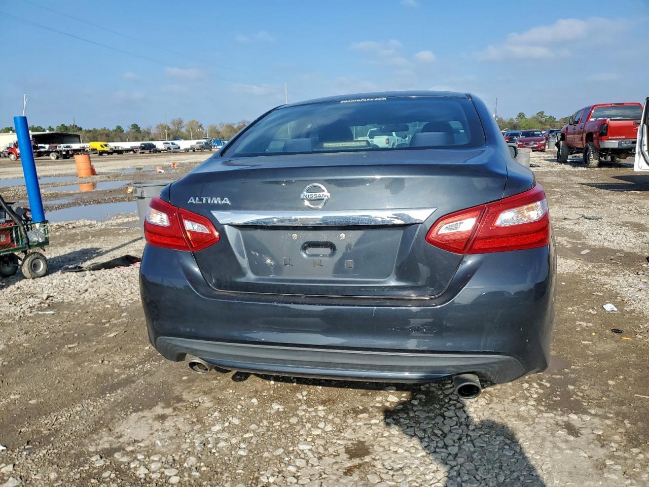 2016 Niss Altima - Image 6