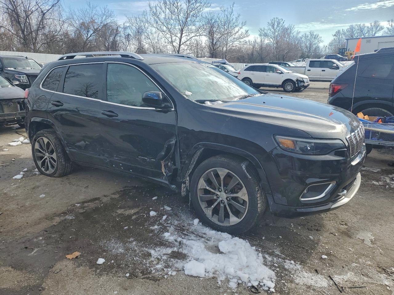 2019 Jeep Cherokee Overland - Image 4