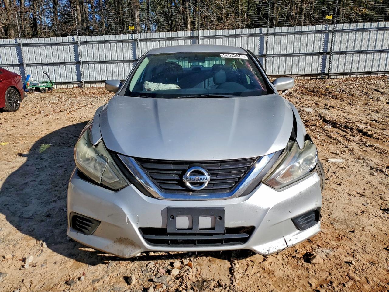2016 Nissan Altima 2.5 - Image 5