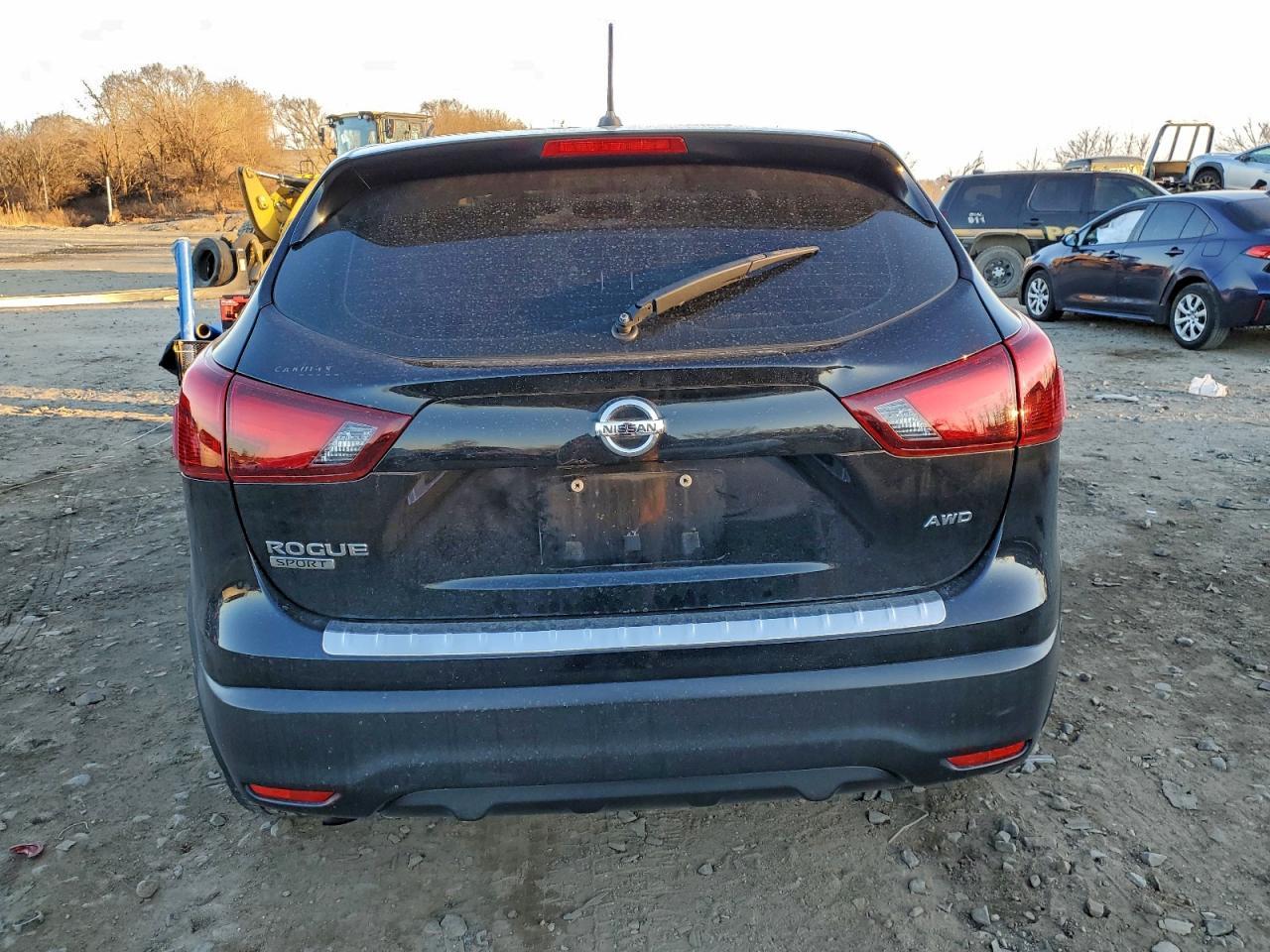 2017 Nissan Rogue Sport S - Image 6