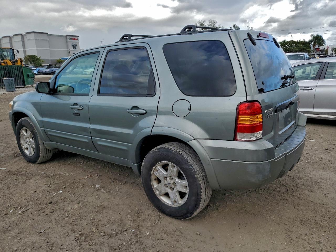 2006 Ford Escape Limited - Image 2