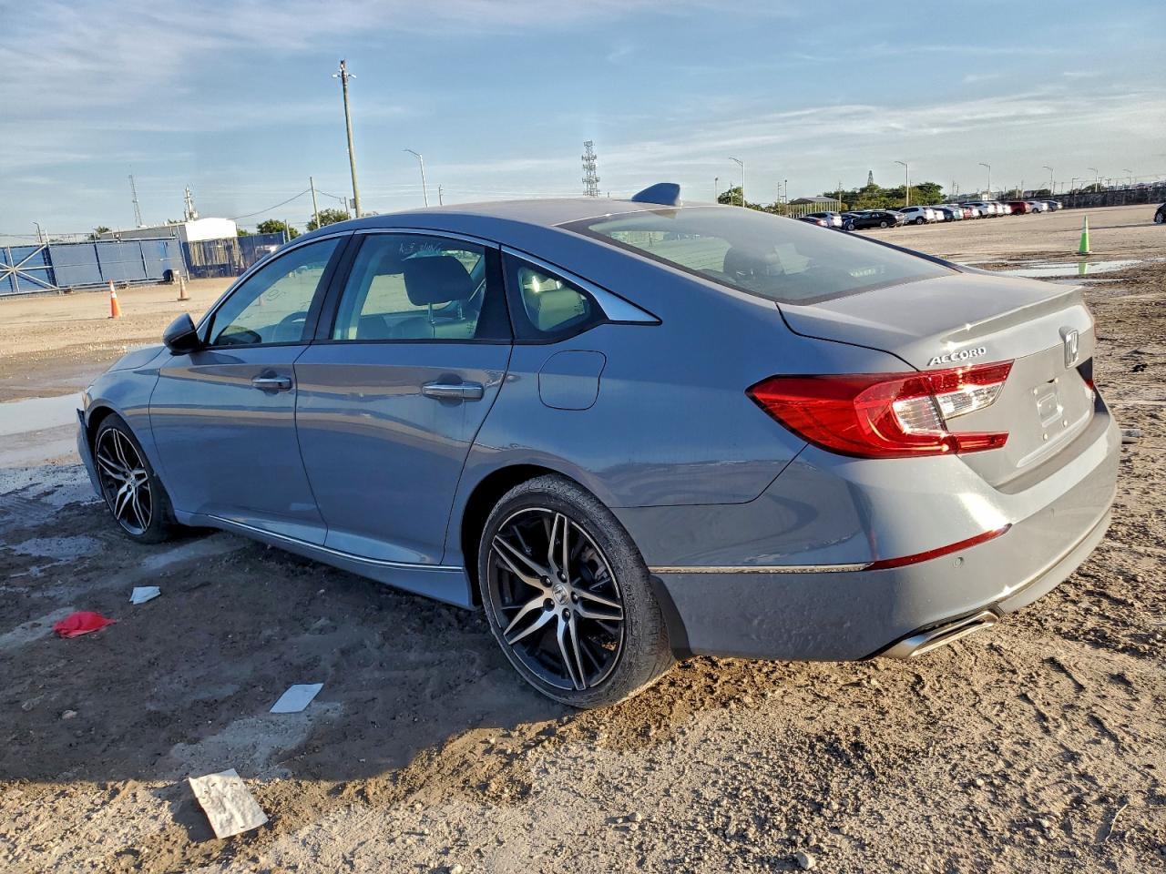 2022 Honda Accord Touring - Фото 2