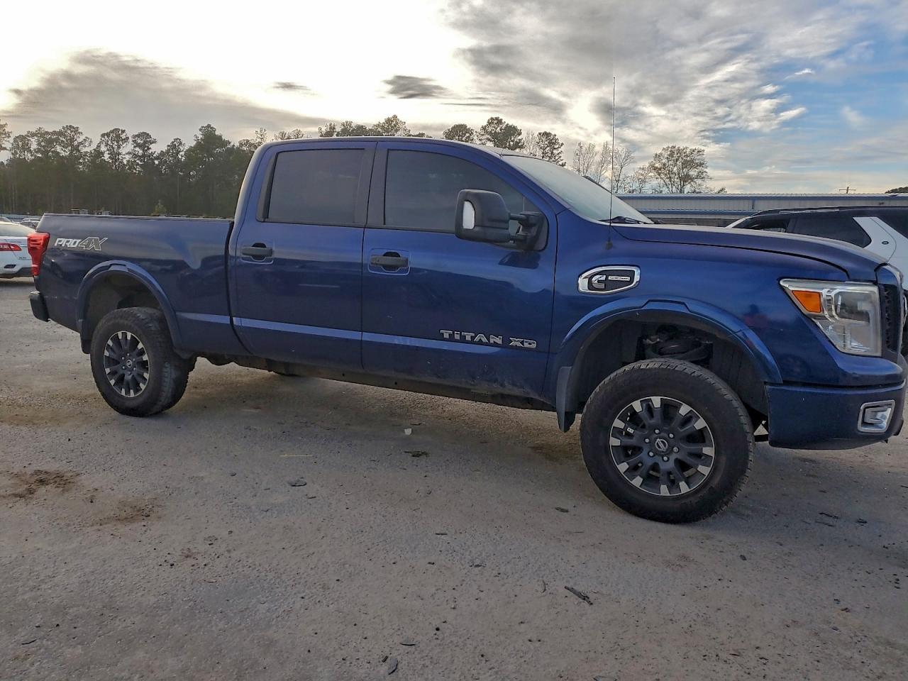 2017 Nissan Titan Xd Sl - Image 4