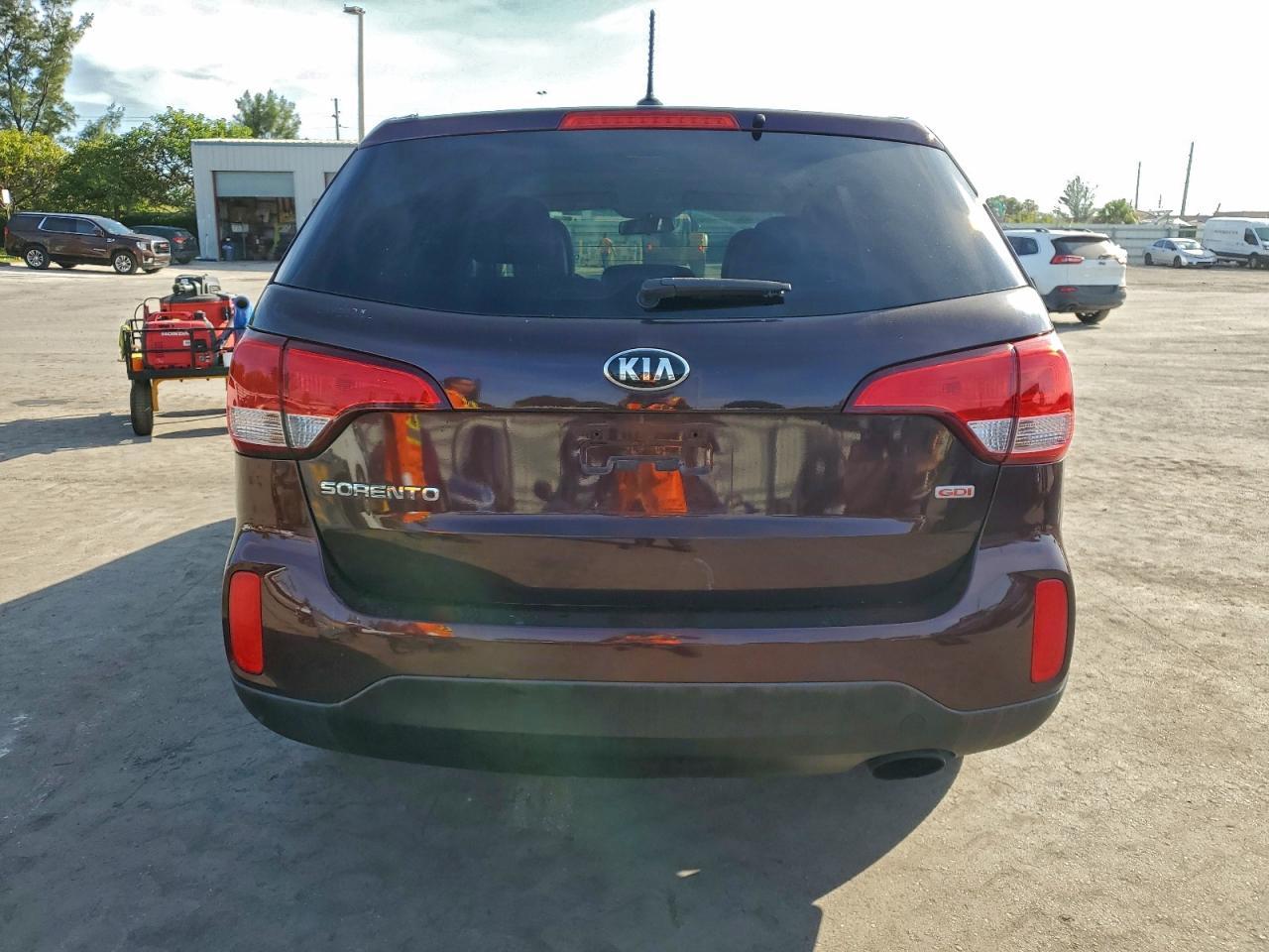 2014 Kia Sorento Lx - Image 6