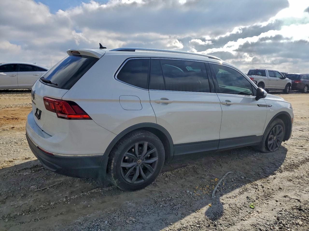 2023 Volkswagen Tiguan Se - Image 3