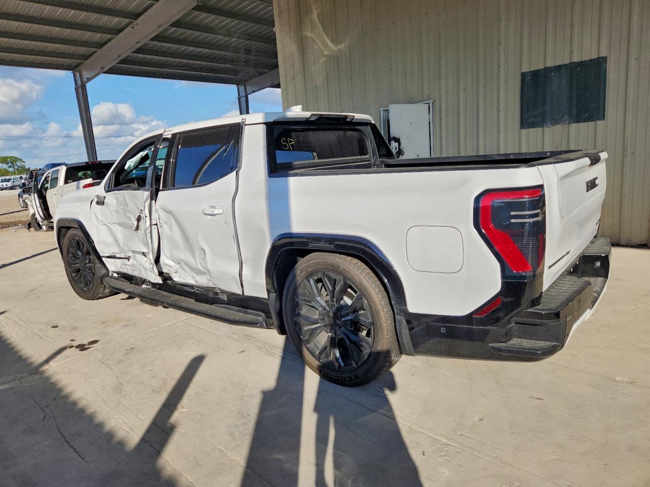 2025 GMC Sierra Denali - Image 2