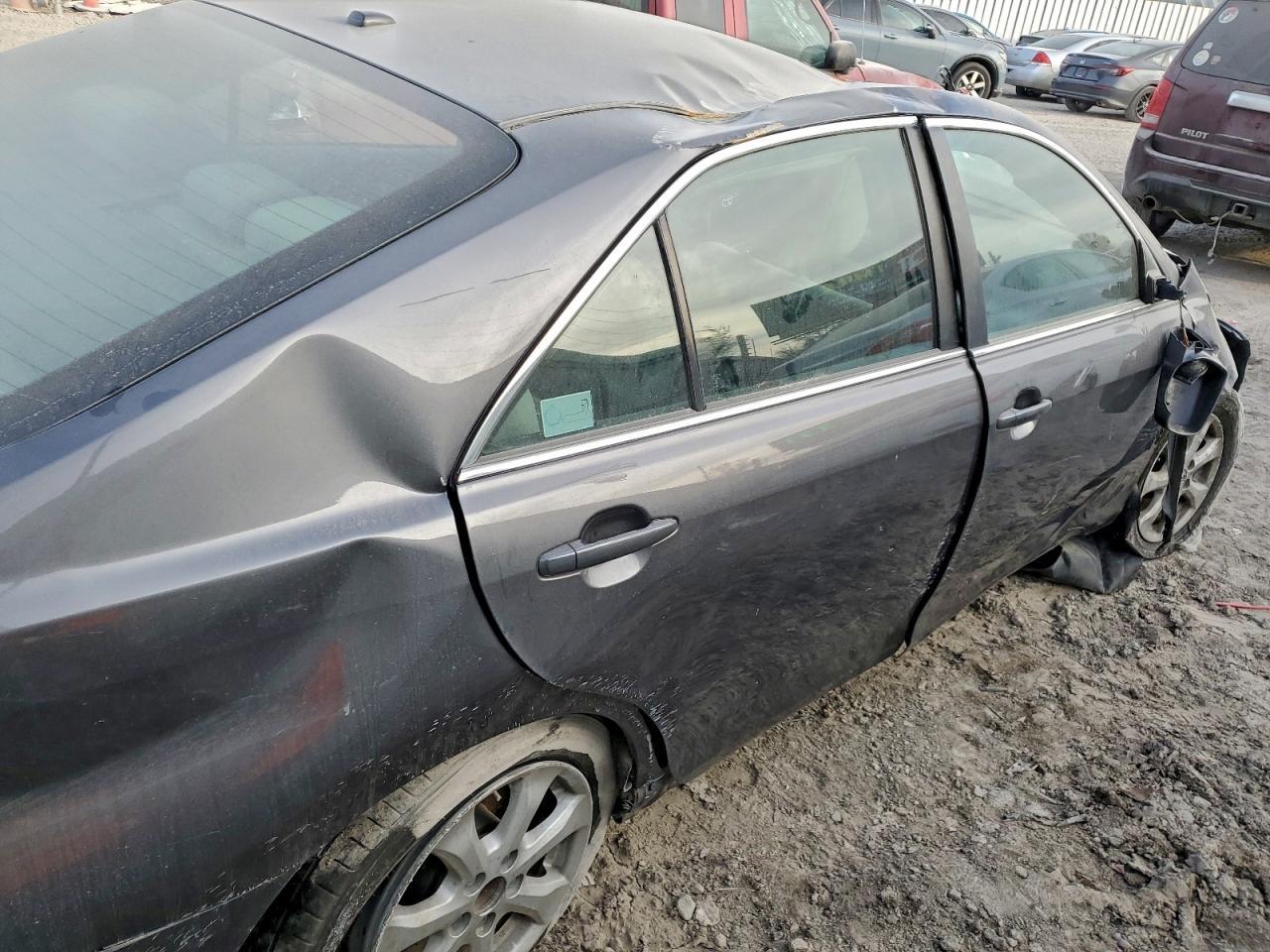 2011 Toyota Camry Base - Фото 3