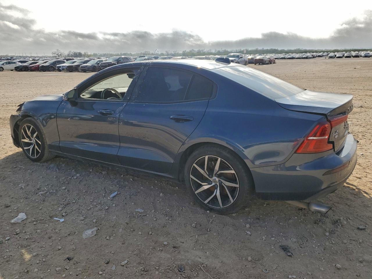 2020 Volvo S60 T5 Momentum - Фото 2