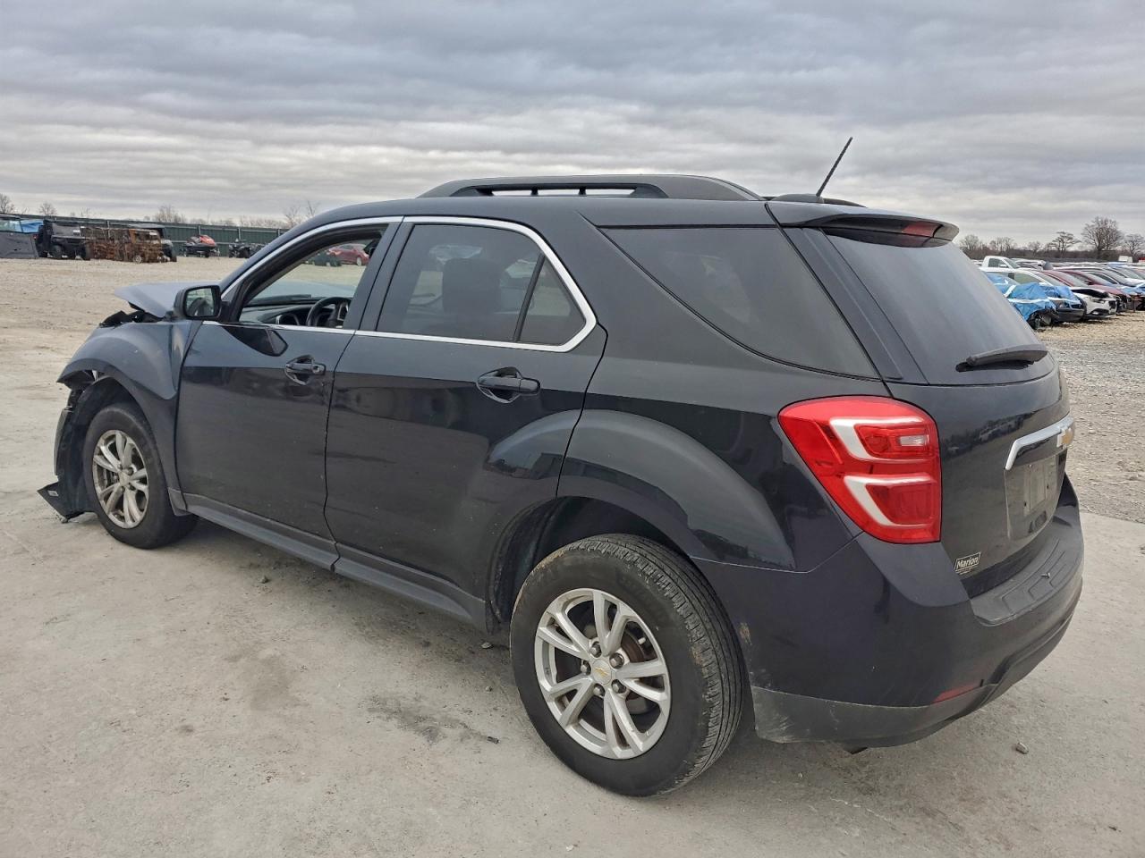 2017 Chevrolet Equinox Lt - Image 2