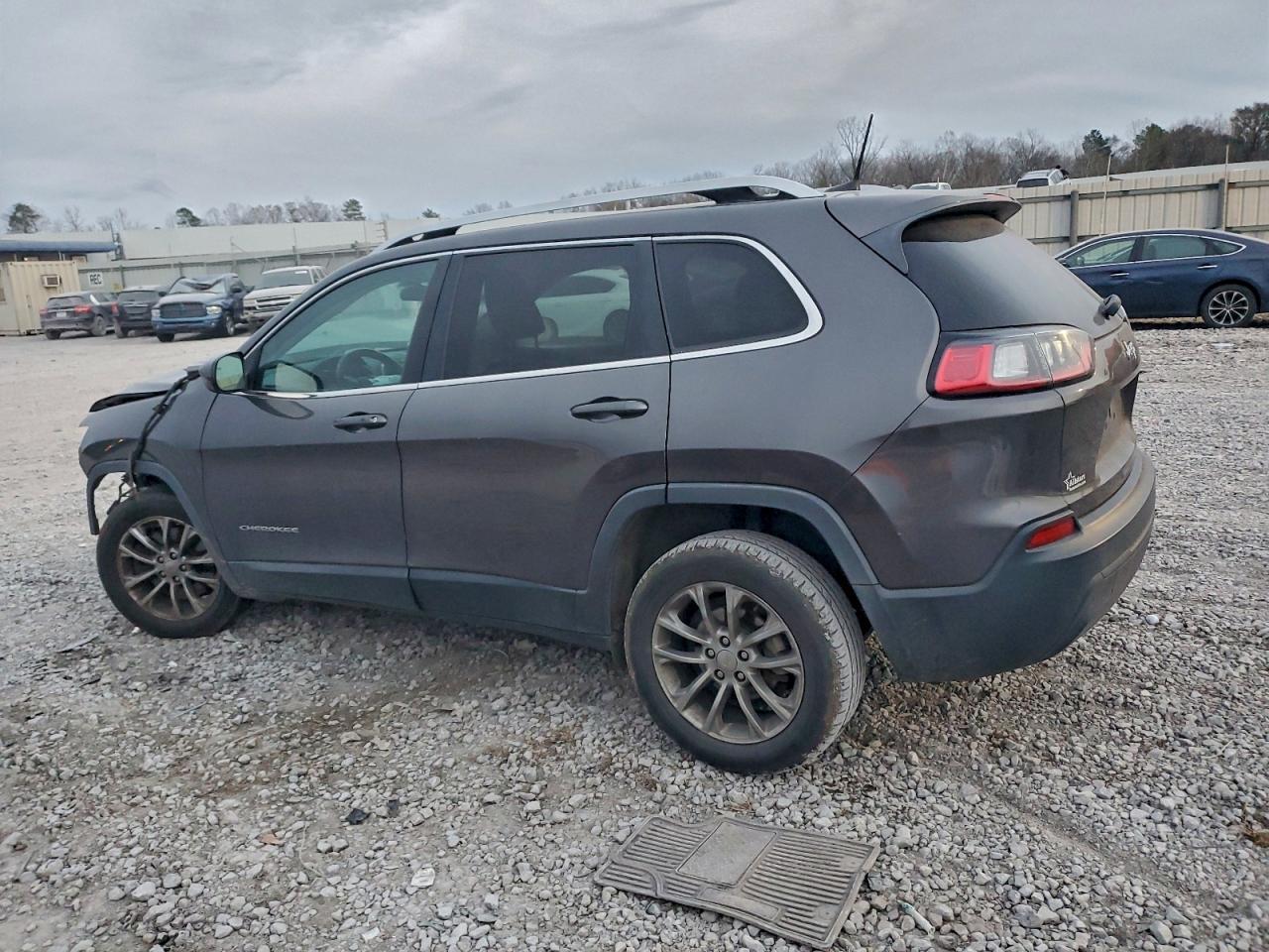 2019 Jeep Cherokee Latitude Plus - Image 2