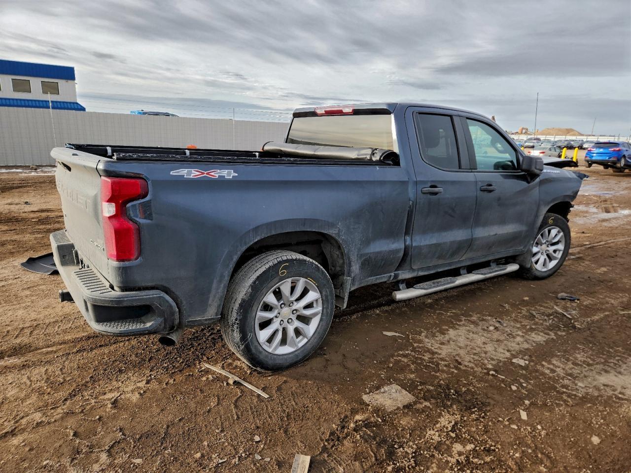 2020 Chevrolet Silverado K1500 Custom - Фото 3
