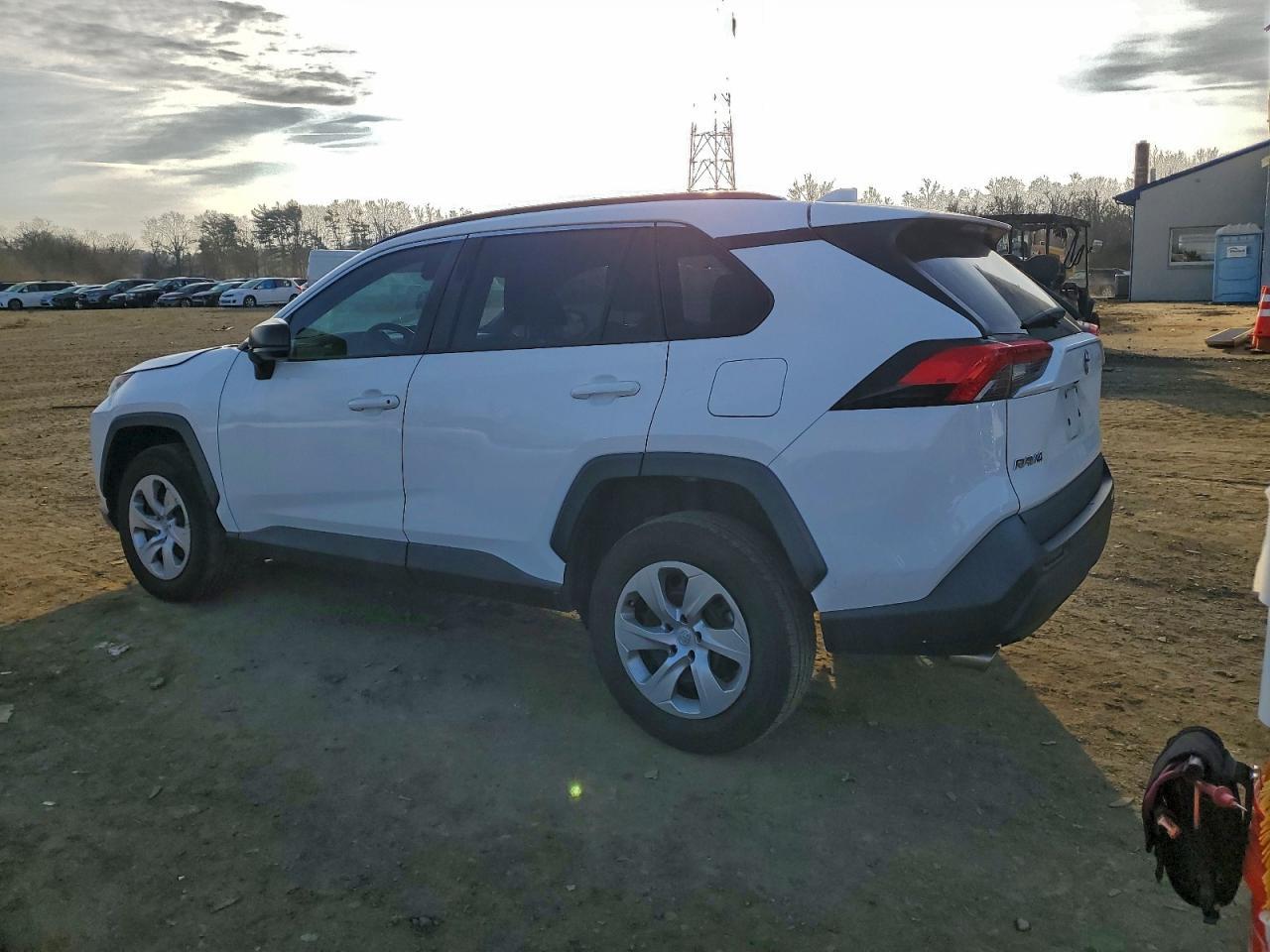 2020 Toyota Rav4 Le - Фото 2