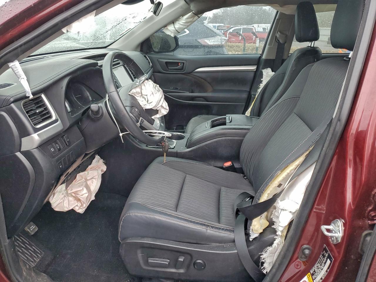 2018 Toyota Highlander Le Plus - Image 7