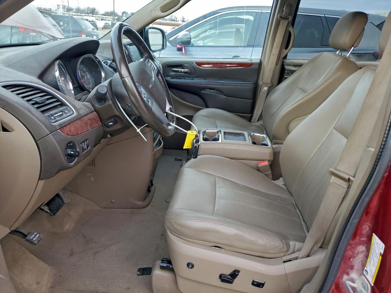2012 Chrysler Town & Country Touring - Фото 7