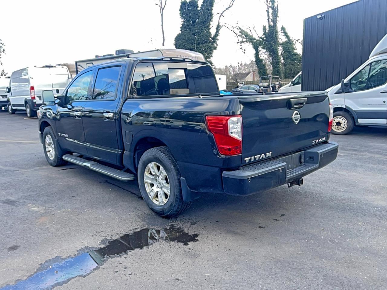 2017 Nissan Titan Sv - Image 3