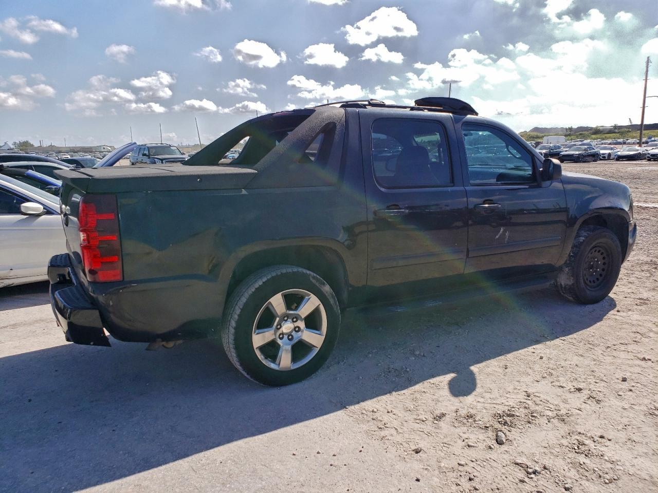 2007 Chevrolet Avalanche C1500 - Image 3