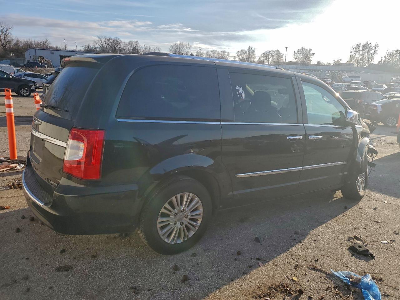 2014 Chrysler Town & Country Limited - Фото 3