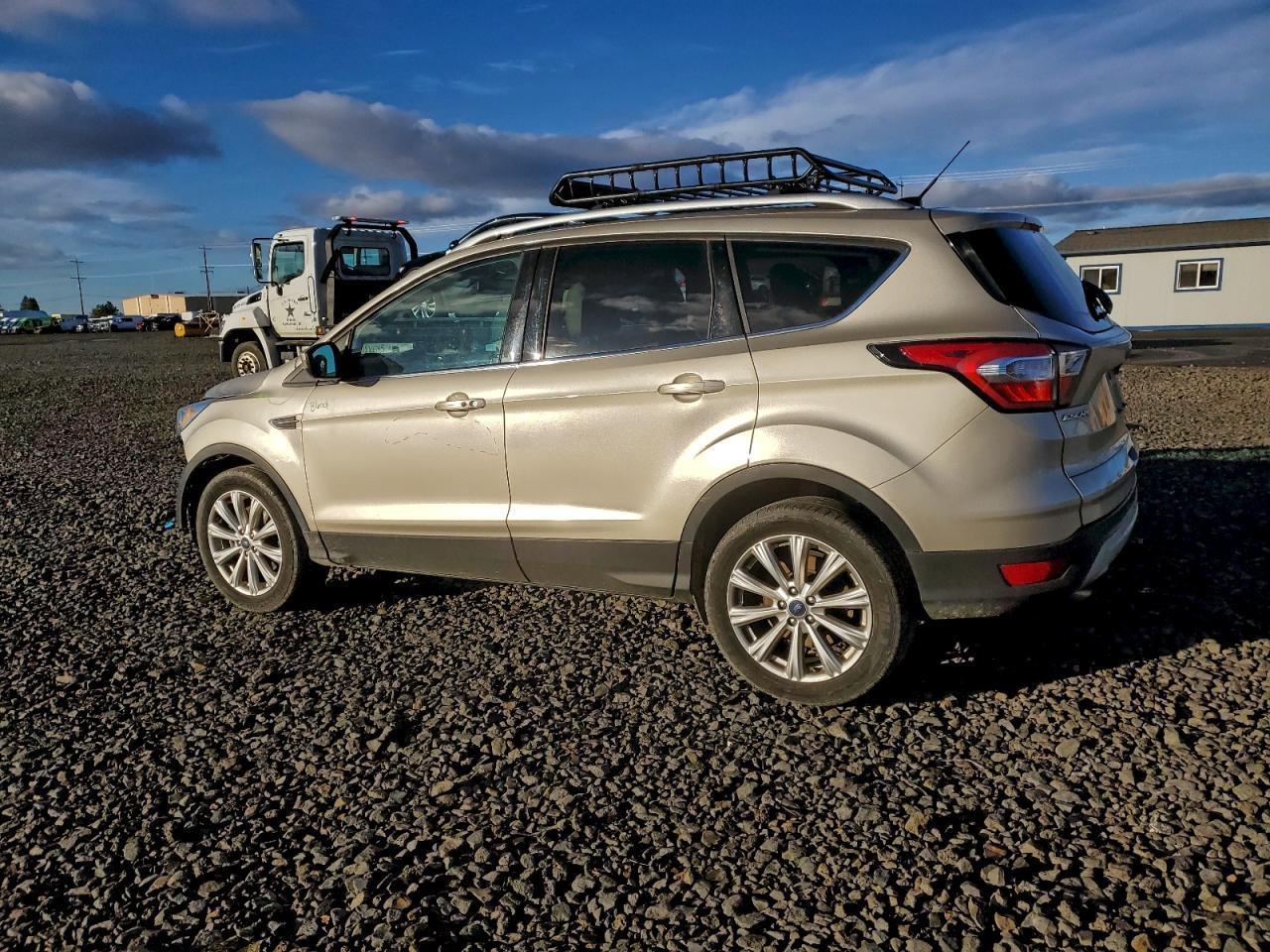 2017 Ford Escape Titanium - Фото 2