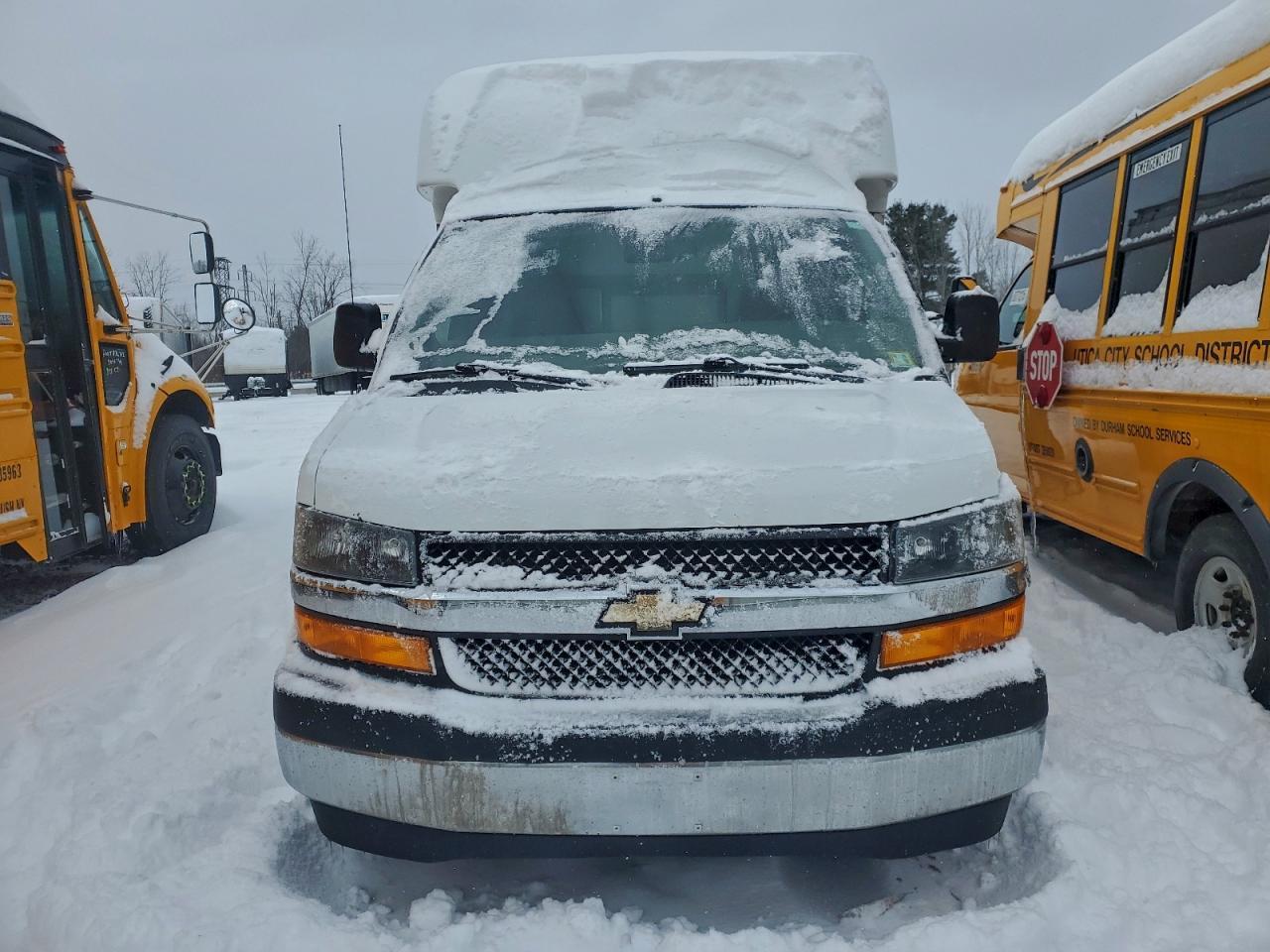 2018 Chevrolet Express G3500 - Image 5