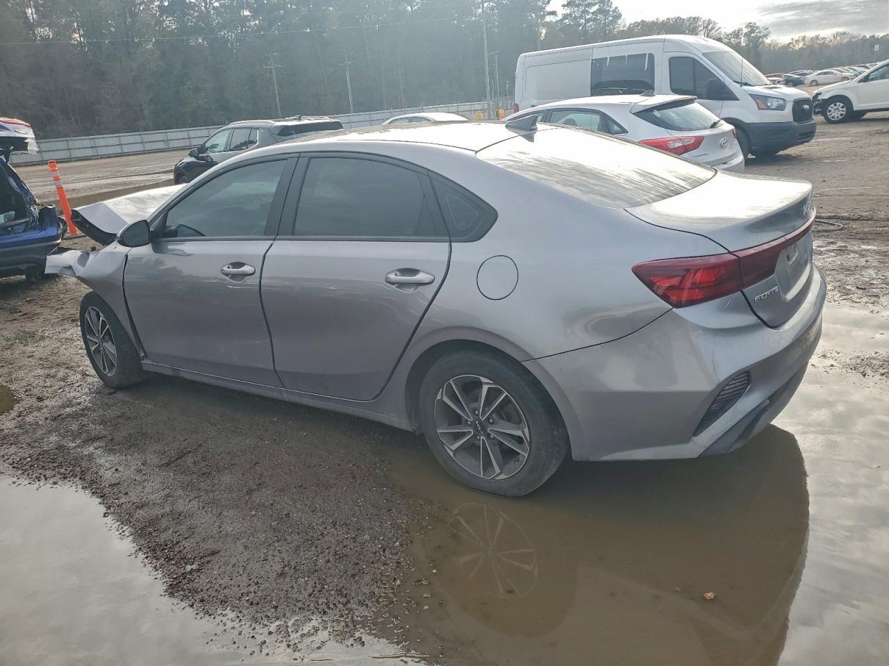 2023 Kia Forte - Image 2