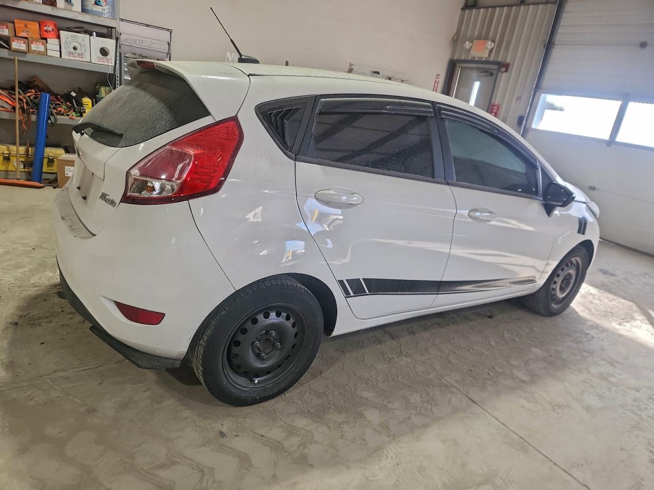 2016 Ford Fiesta S - Фото 3