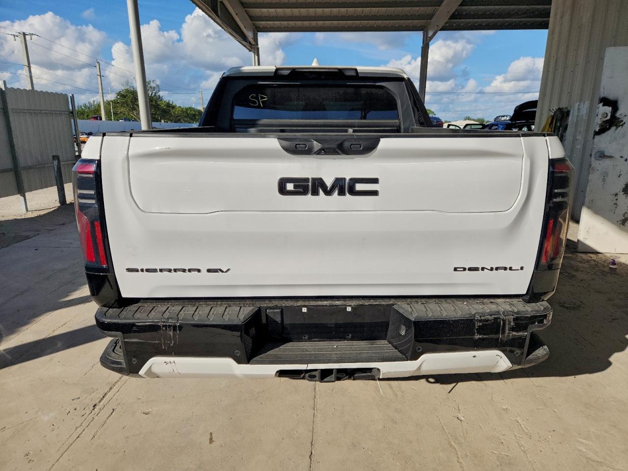 2025 GMC Sierra Denali - Image 6