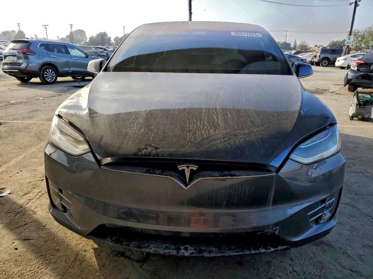 2020 Tesla Model X - Фото 5