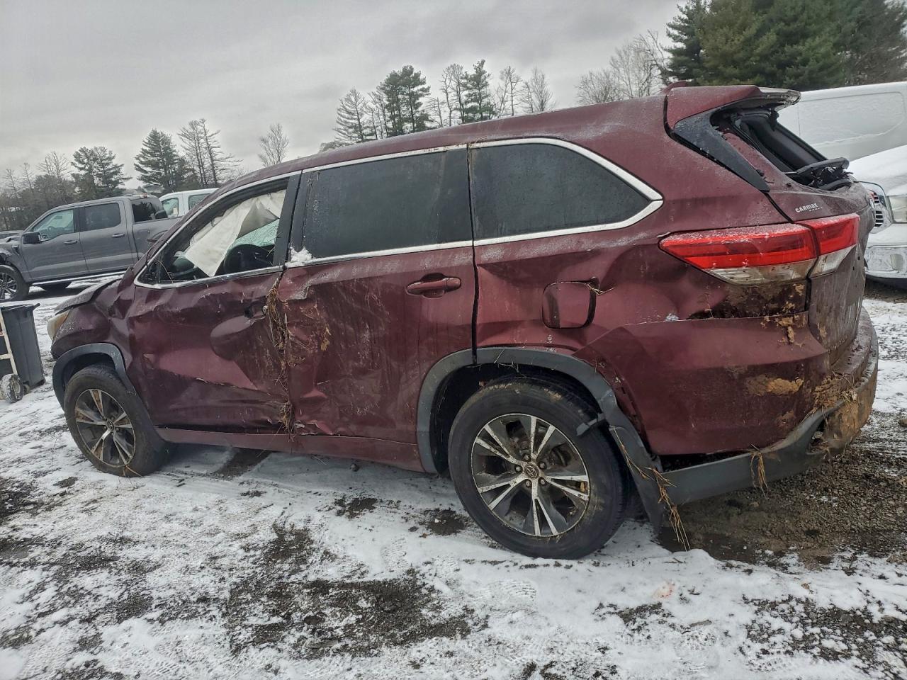 2017 Toyota Highlander Le - Фото 2