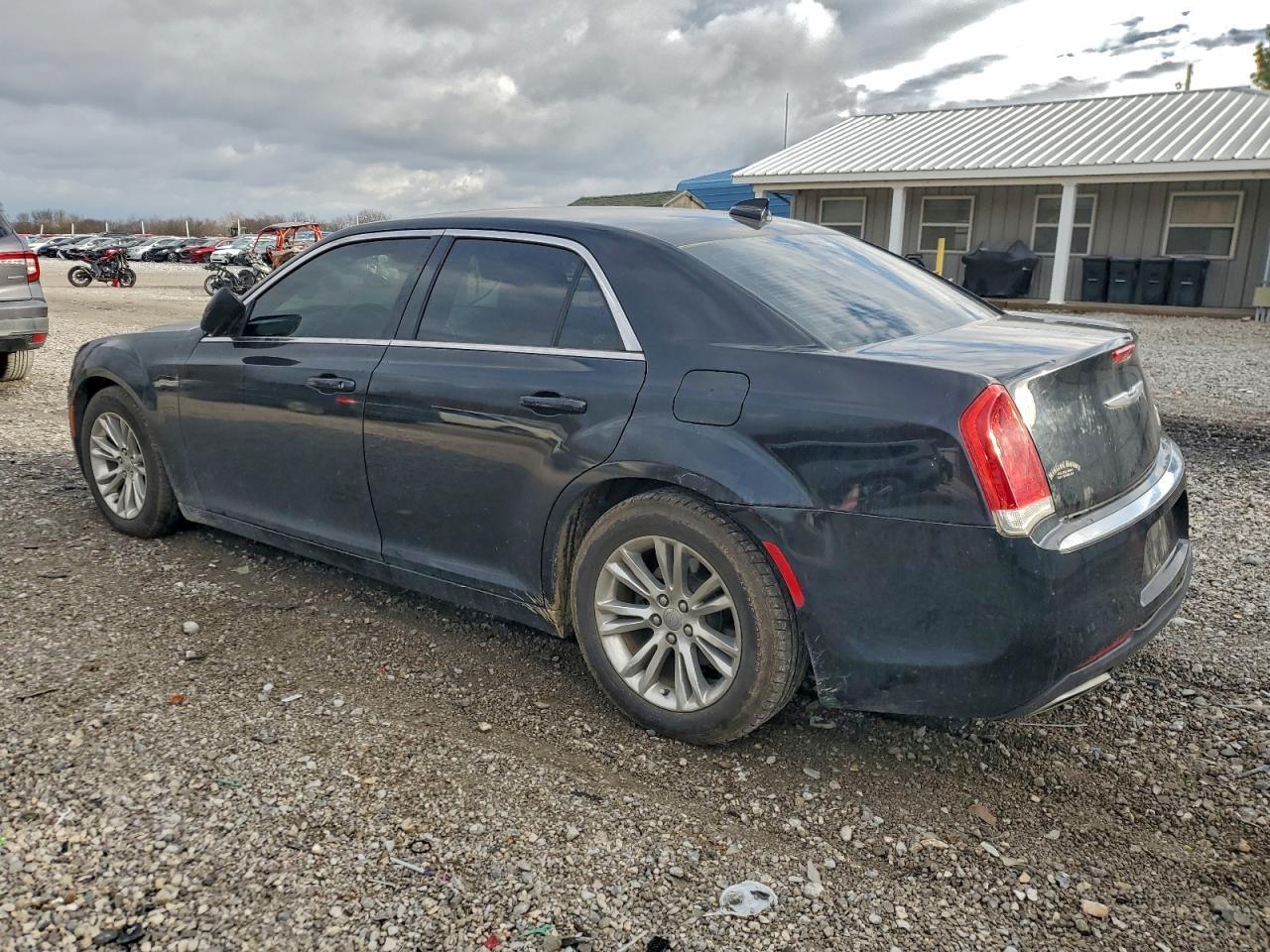 2016 Chrysler 300 Limited - Фото 2