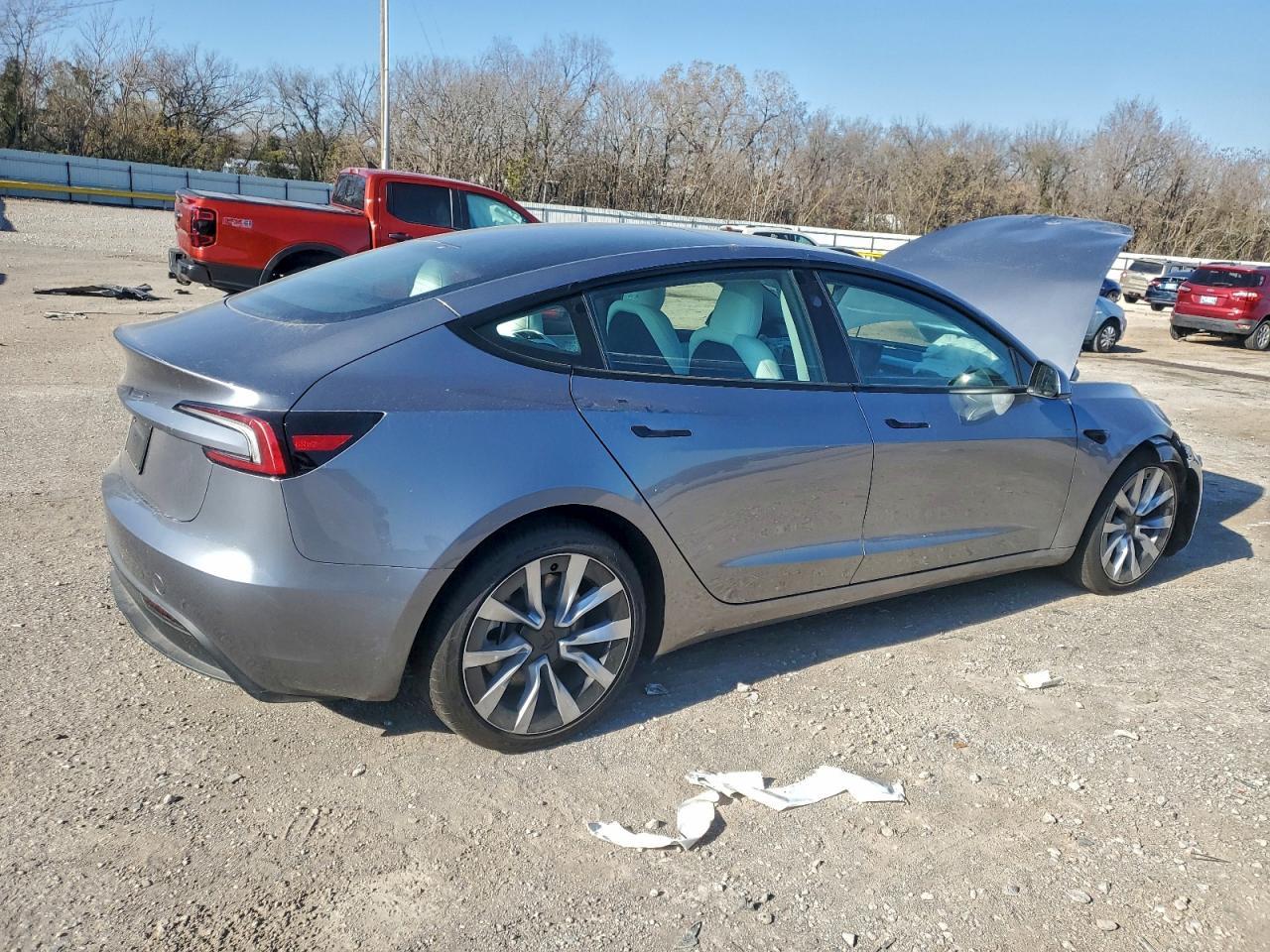 2025 Tesla Model 3 - Фото 3