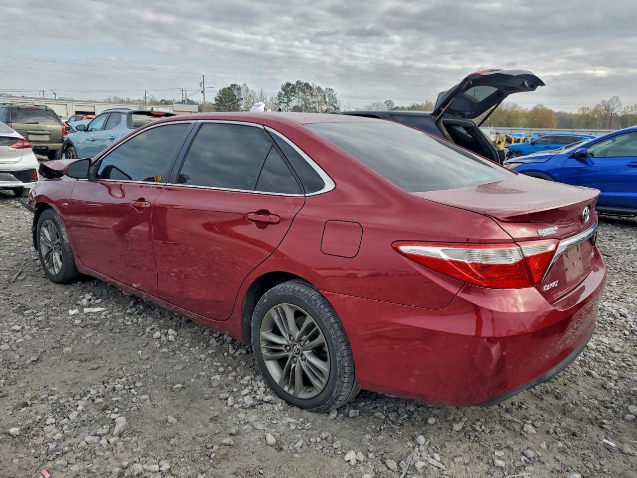 2016 Toyota Camry Le - Фото 2