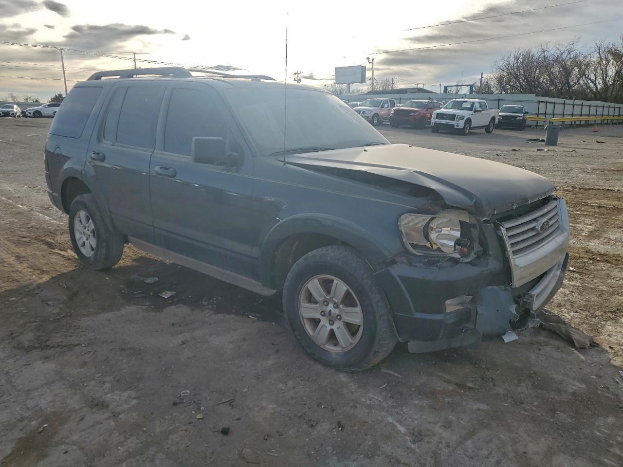 2010 Ford Explorer Xlt - Image 4