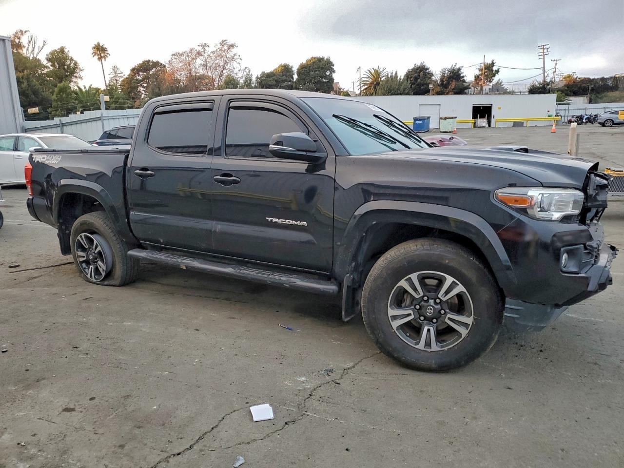 2016 Toyota Tacoma Double Cab - Image 4