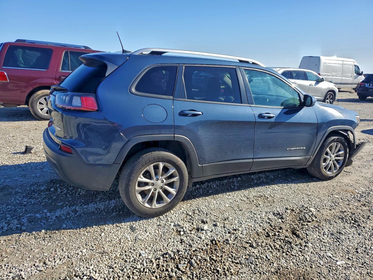 2020 Jeep Cherokee Latitude - Image 3
