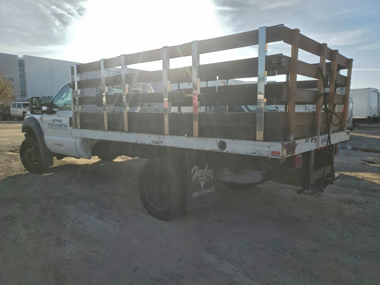 2013 Ford F550 Flatbed Truck - Фото 2